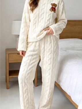 Plush Cream Cable-Knit Teddy Appliqué Pajama Set XL